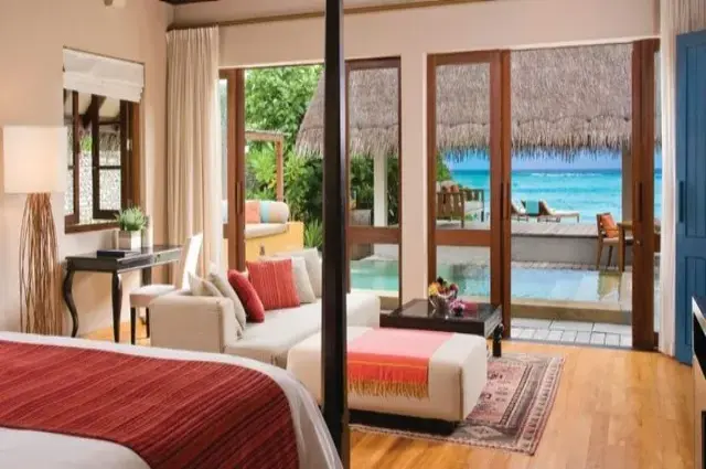 Beach Bungalow with Pool - Interior
